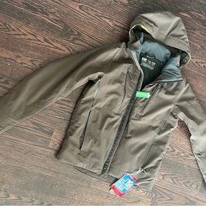 Awesome Helly Hansen Mens Ski/Snowboard Jacket (medium).Brand new - never worn!